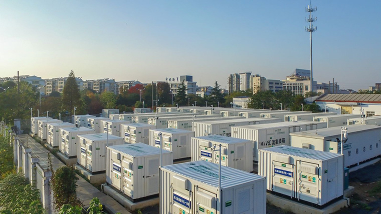 光伏儲能電站的電能存多久，10kw光伏電站配多大儲能